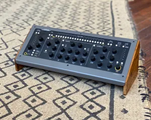Softube Console 1 w/ Synths & Wood Stand