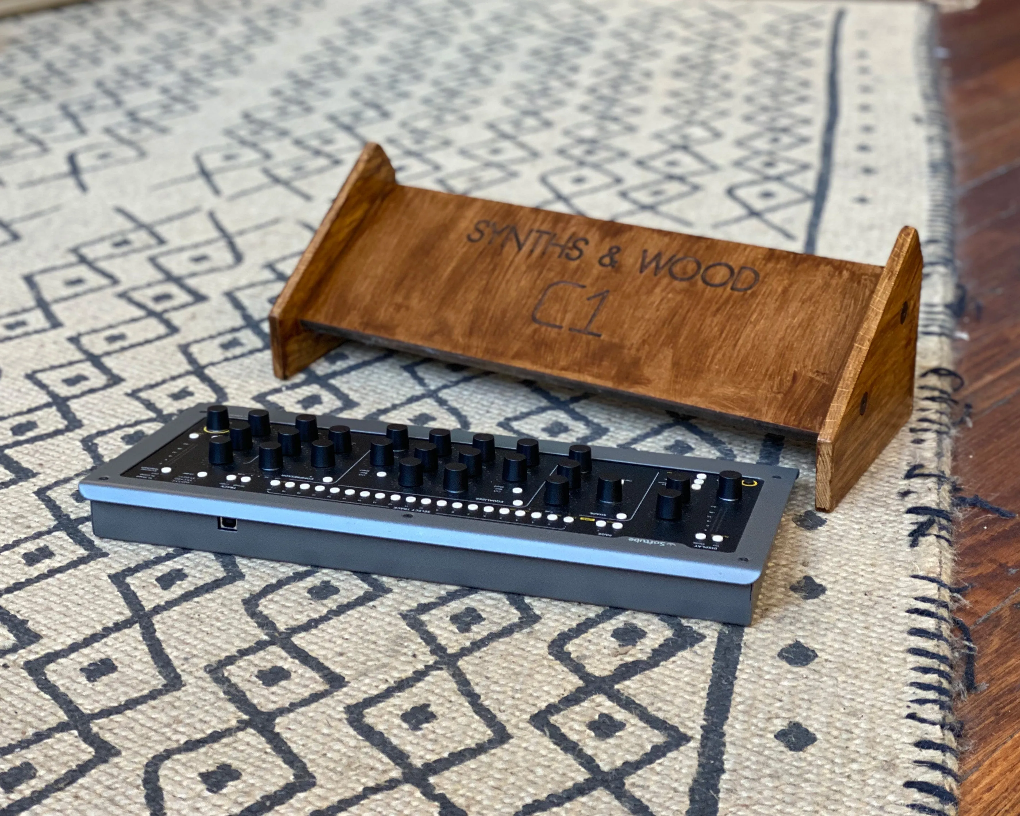 Softube Console 1 w/ Synths & Wood Stand