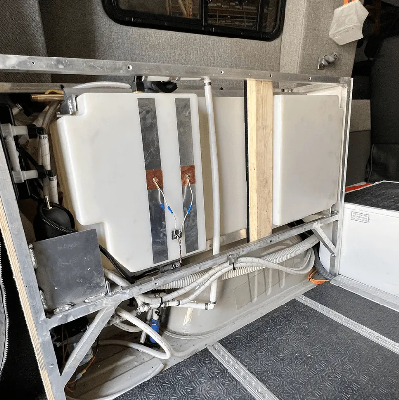 Storyteller High-Capacity Water Tank (35/42 gal)